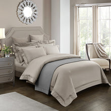 Load image into Gallery viewer, Luxury Metallic Accented 4pcs Bedding Set